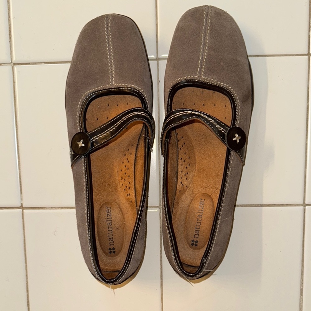 Naturalizer Brown Loafers Slip-Ons Classic Comfort
